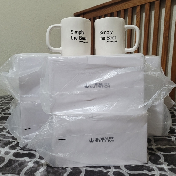 Brand new Herbalife Nutrition Coffee Mugs 2 mugs in the box "Simply The Best " - Picture 2 of 4